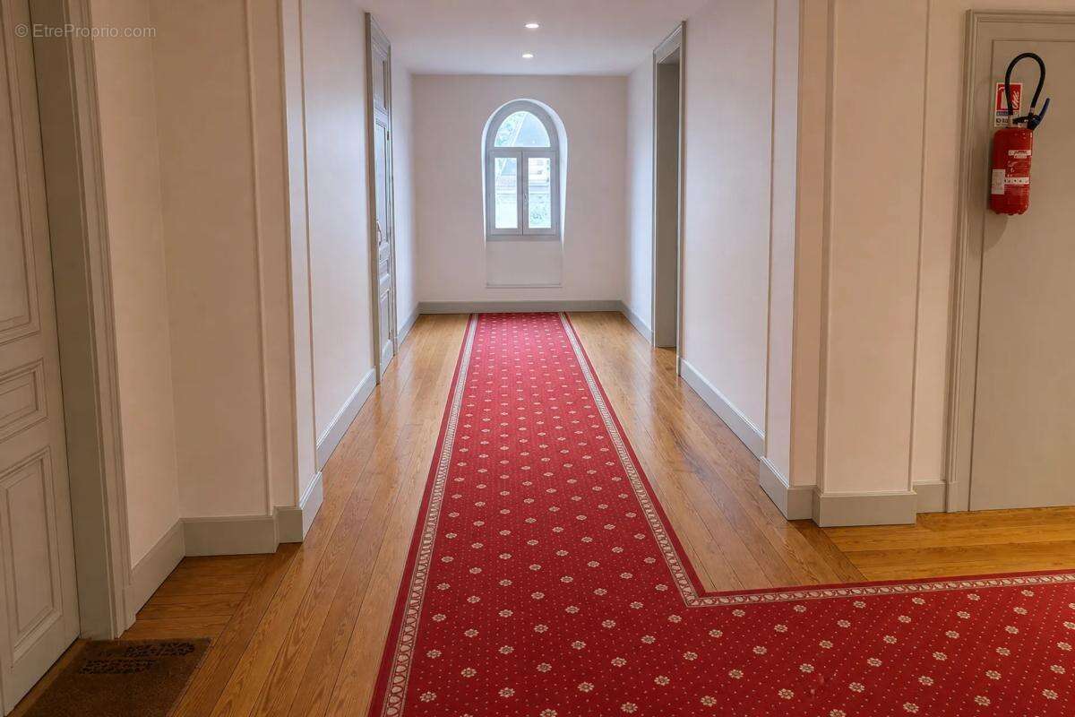 T2 34 m² loué à Aix-les-Bains, vue Château - photo 3