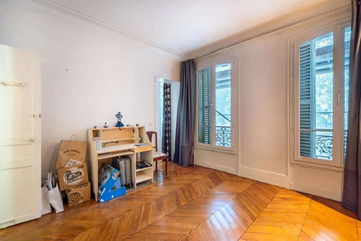 Appartement à PARIS-11E