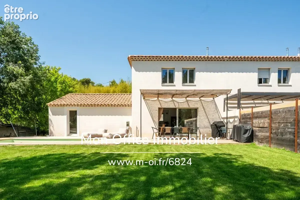 Maison à VENTABREN