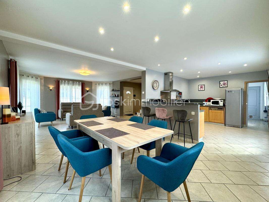 Maison à MONTCEAUX-LES-MEAUX