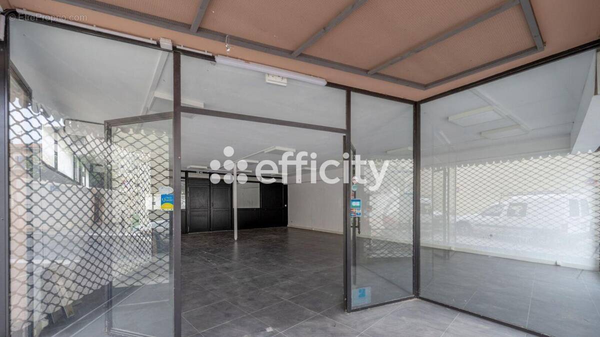 Commerce à MORIERES-LES-AVIGNON