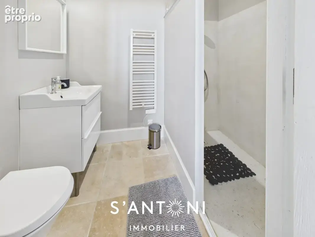 Abeilhan  maison de maître en pierres  plus de 200 m²  piscine  garage de 160 m² - photo 9