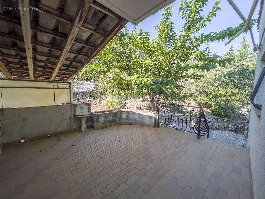 Lorgues - Villa 6 pièce(s) 131 m2, studio, piscine, garage. - photo 12