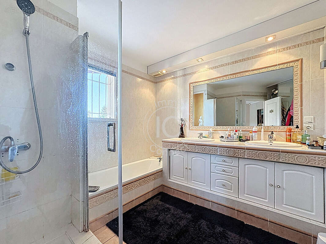 Maison à COLLONGES-AU-MONT-D&#039;OR