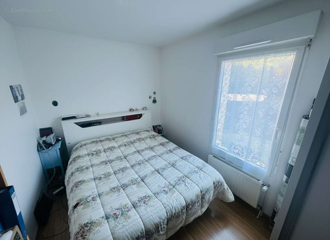 Chambre - Appartement à LA MEZIERE
