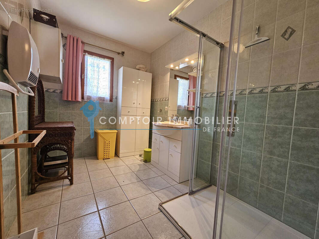 Maison plain pied T4 de 117 m2 avec 2 garages sur parcelle de 682 m2 - photo 8
