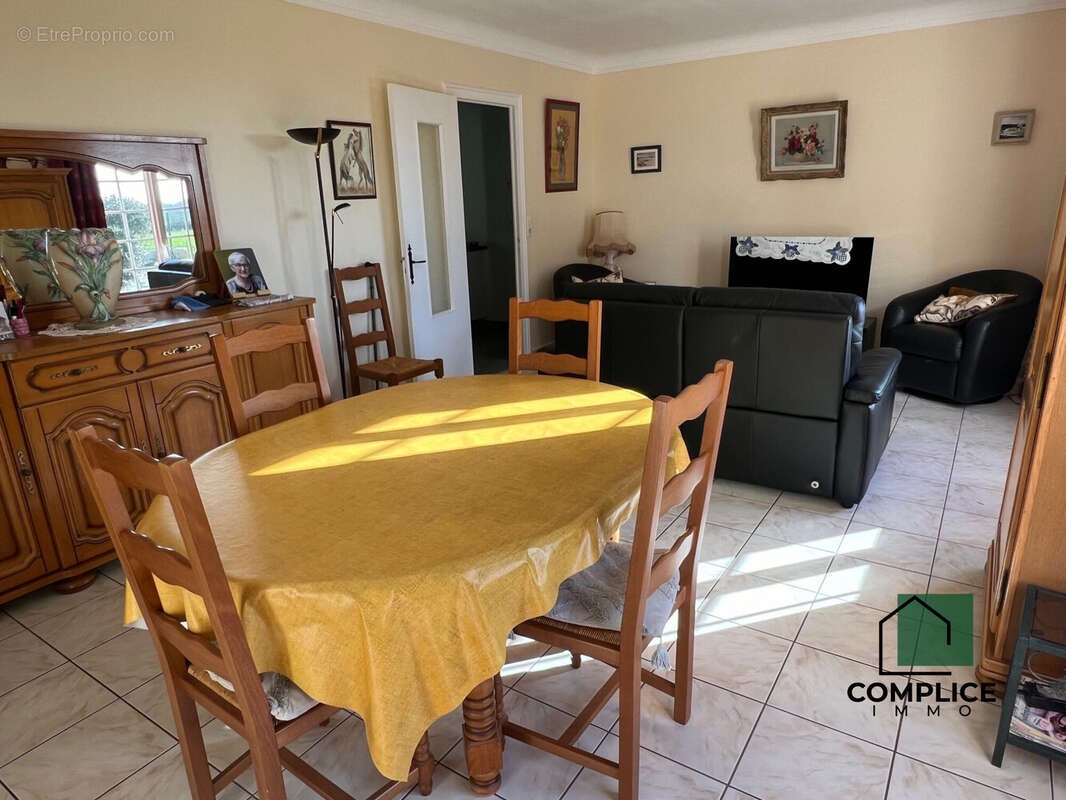 Maison à SAINT-ETIENNE-DE-MONTLUC