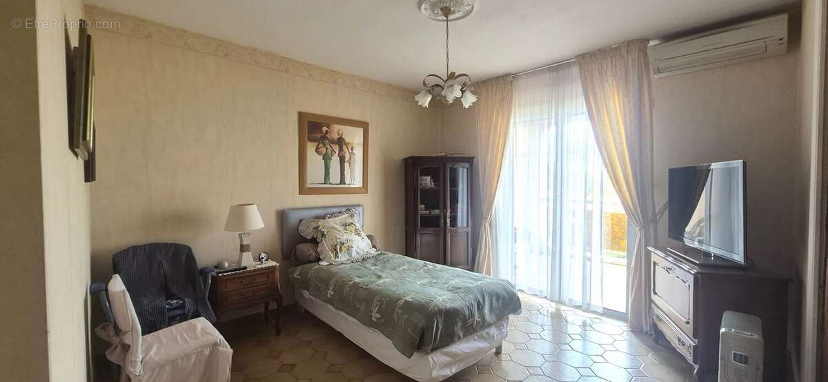 Maison à SAINT-LAURENT-DU-VAR