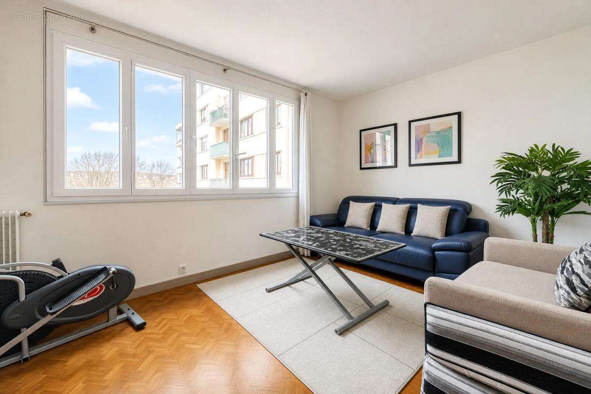 Appartement 3 pièces de 58 m2 en vente à Les Clayes-sous-Bois - Idéal pour investisseurs - photo 3
