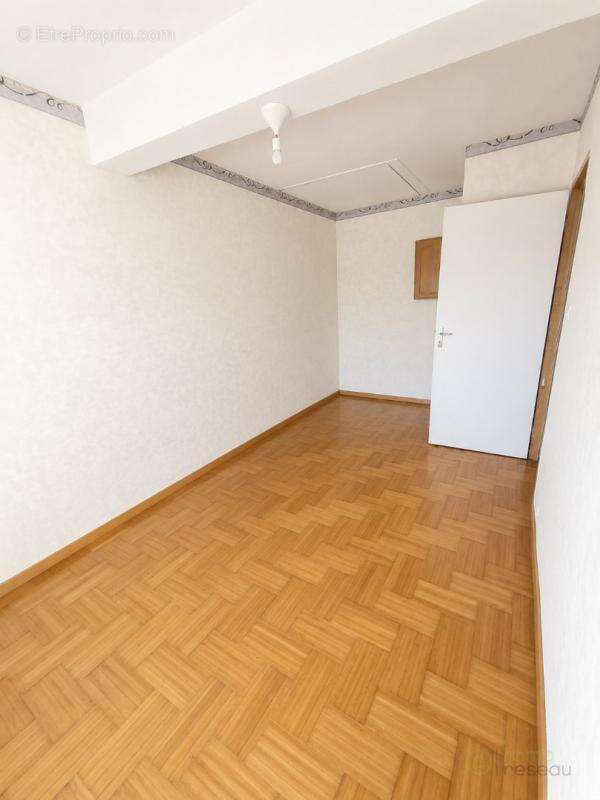 Maison 110 m² à La Sentinelle  - photo 6