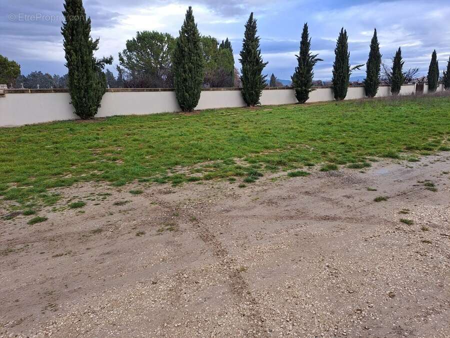 Terrain à LE PUY-SAINTE-REPARADE