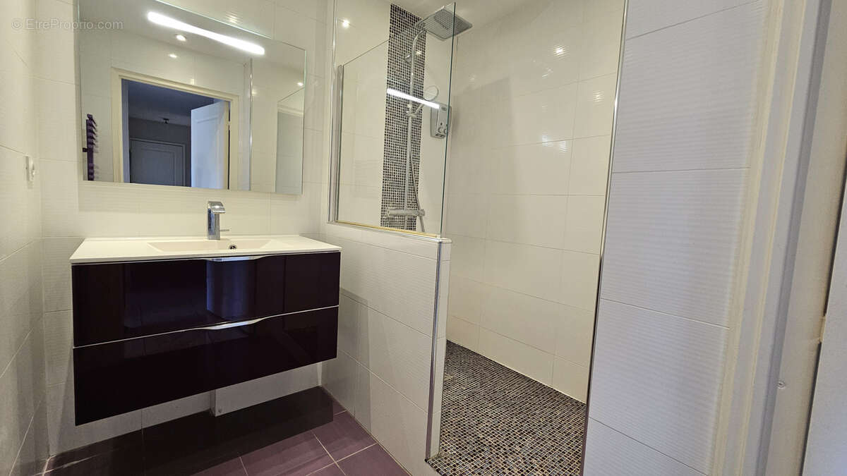 Appartement 4 Pièces 101m2 avec balcons - Quartier Gratte Ciel - photo 7