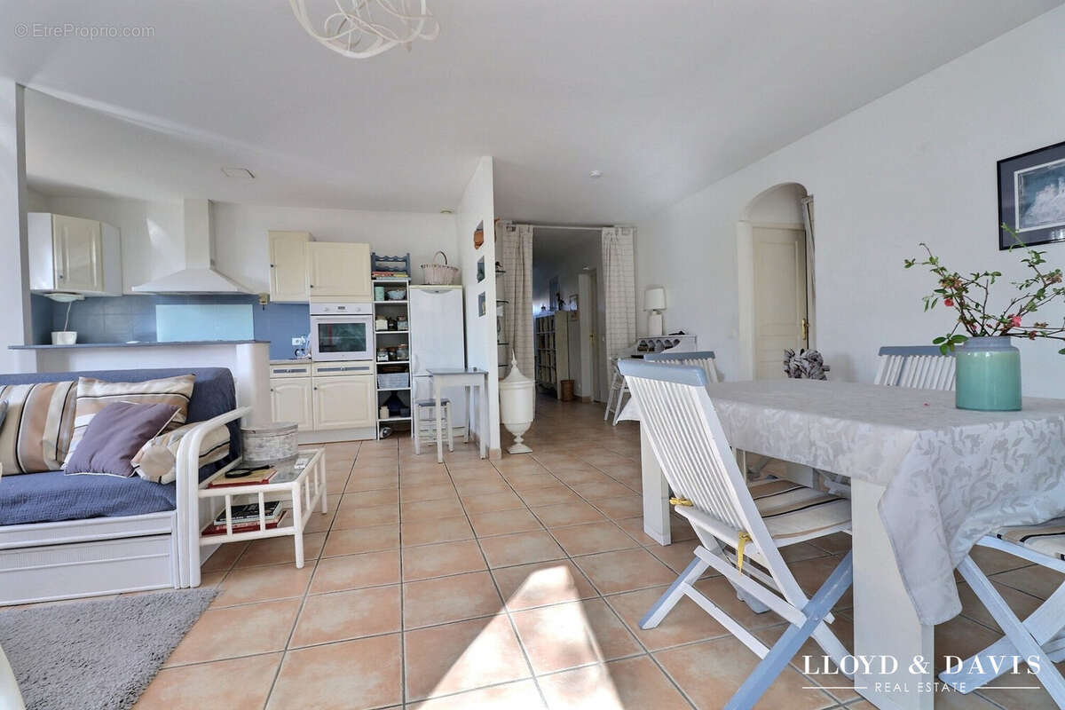 Maison à VILLENEUVE-DE-LA-RAHO