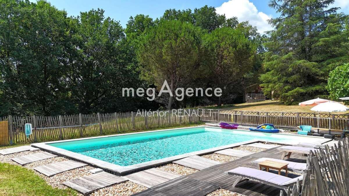 Maison en pierre avec piscine, gîte et dépendances - 203 m2 - photo 2
