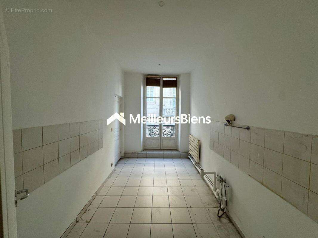 Appartement à PARIS-8E
