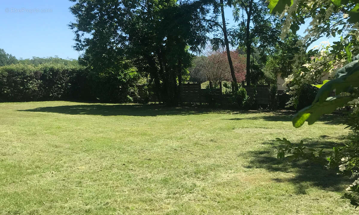 Terrain à LIGNAN-DE-BAZAS