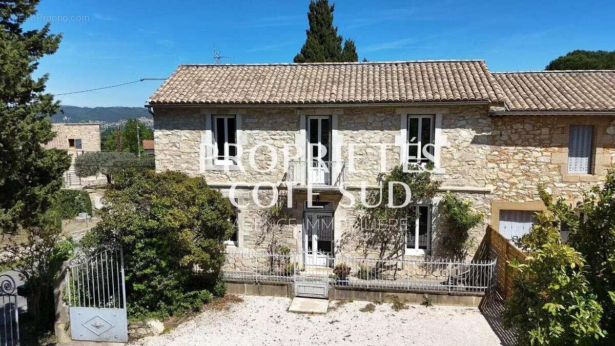 Maison à SAINT-VICTOR-LA-COSTE