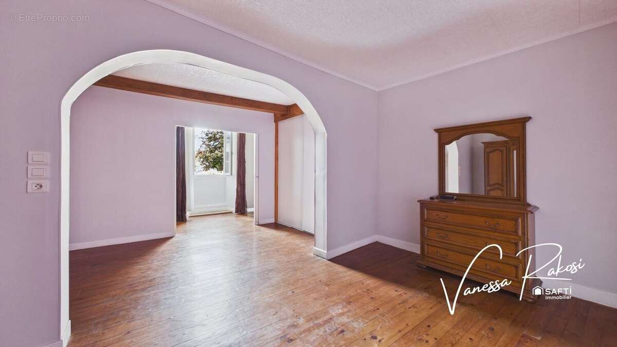 Maison 137 m² à La Chapelle-Des-Pots  - photo 7