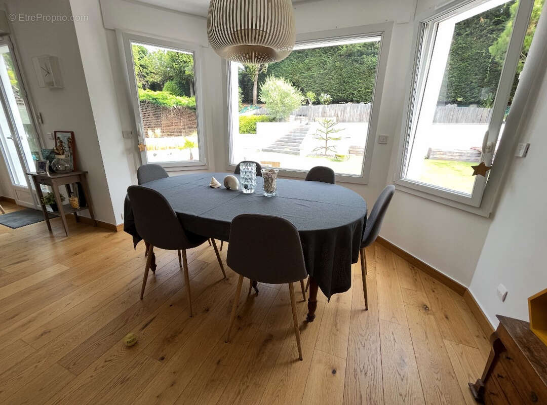 Maison à CHANTELOUP-LES-VIGNES