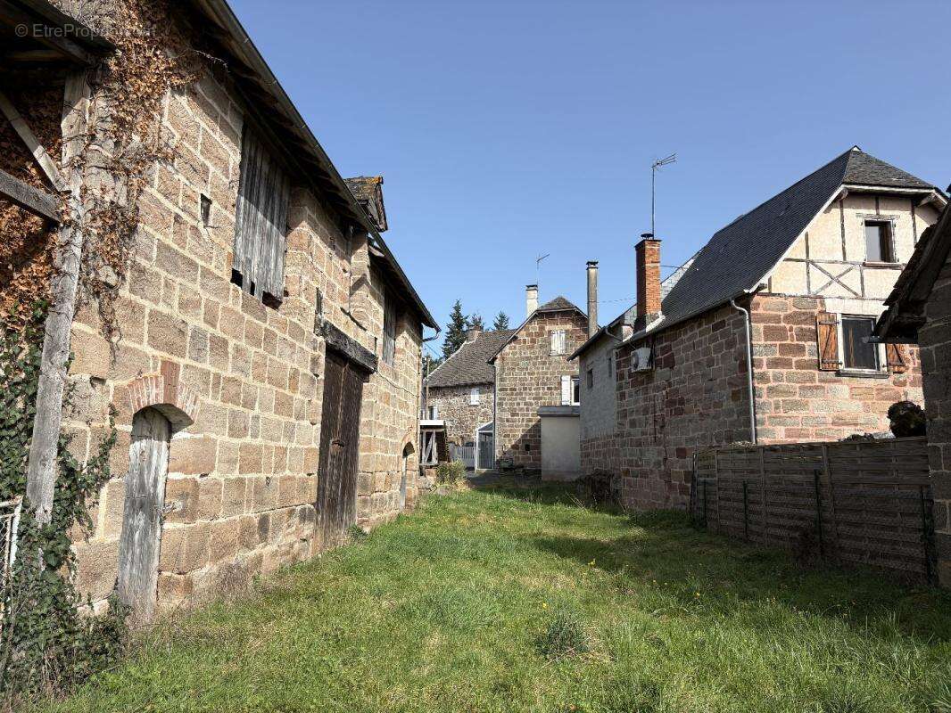 Maison à SAINT-AULAIRE