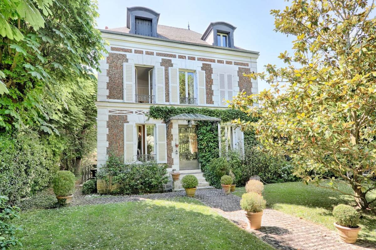 Maison à SAINT-MAUR-DES-FOSSES