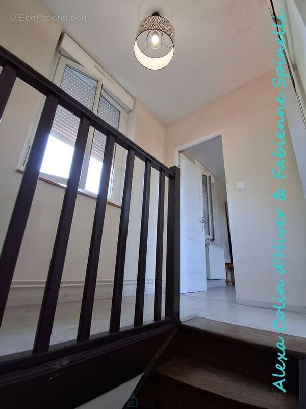 Maison rénovée offrant vie de plain pieds et bel extérieur à BELLEU - photo 6
