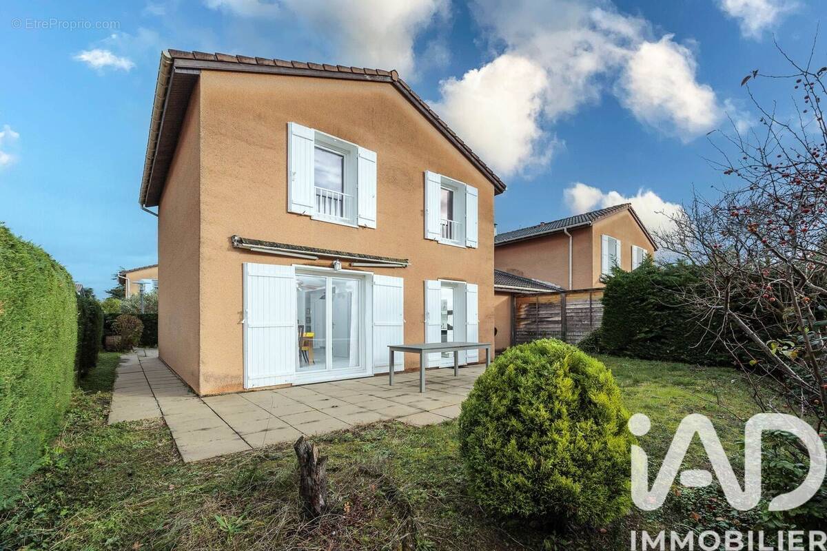 Photo 1 - Maison à SAINT-GENIS-LES-OLLIERES