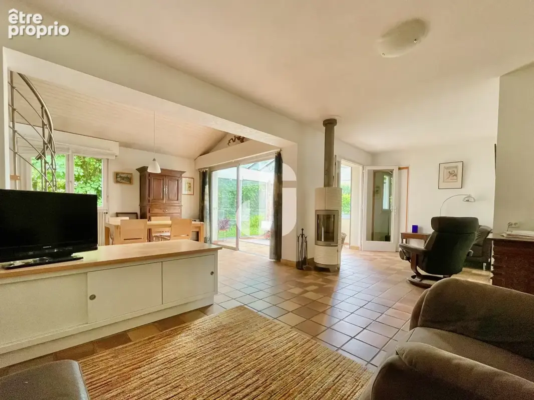 Maison Gradignan T7 - 177 m2, centre-ville, calme, jardin arboré. - photo 2
