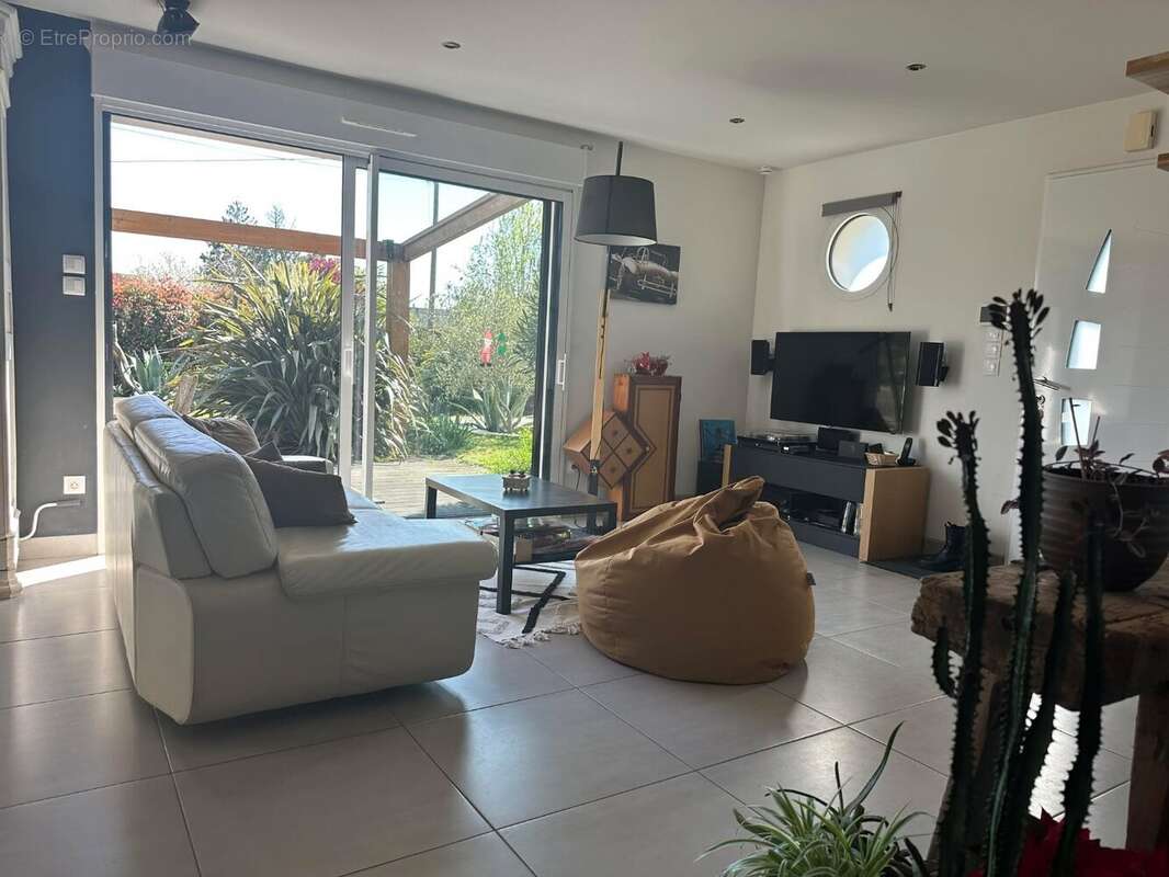 Maison à SAINT-LAMBERT-DU-LATTAY