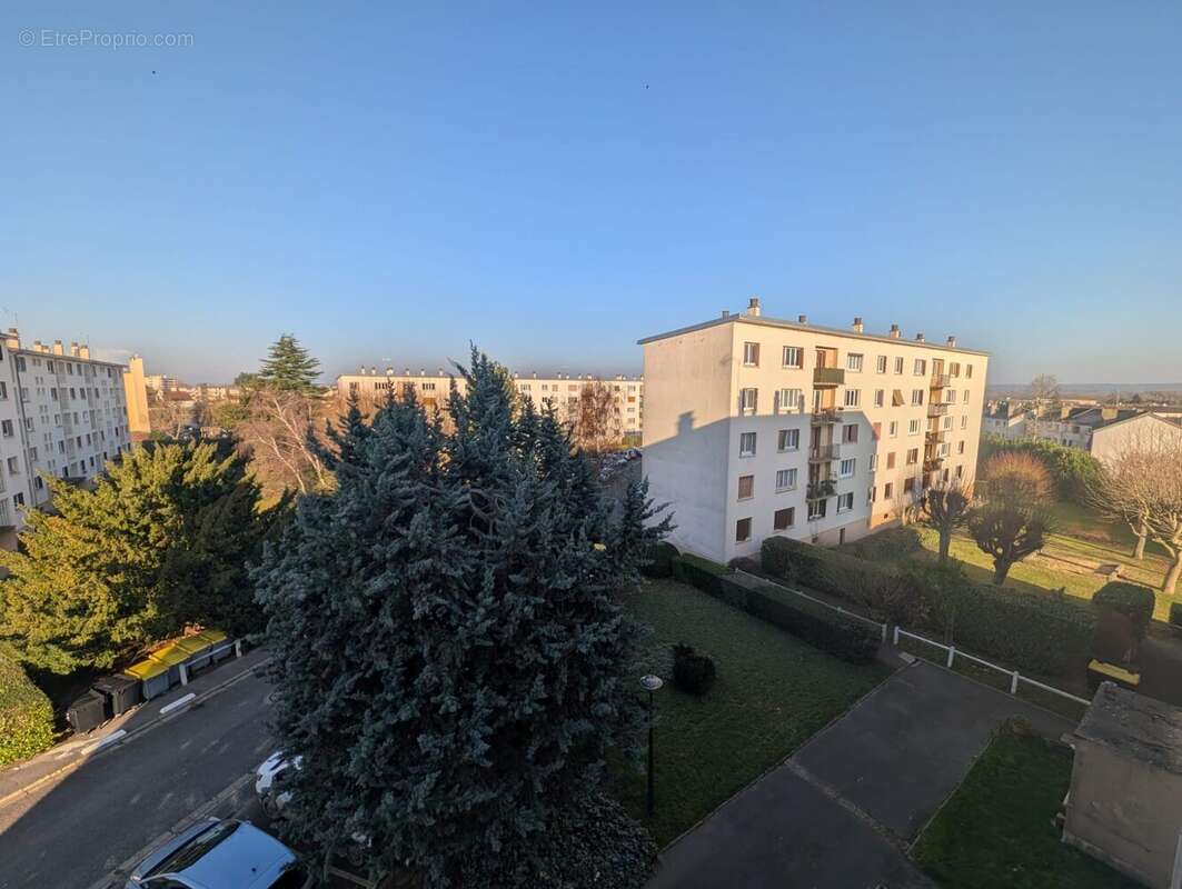 Appartement à LES CLAYES-SOUS-BOIS
