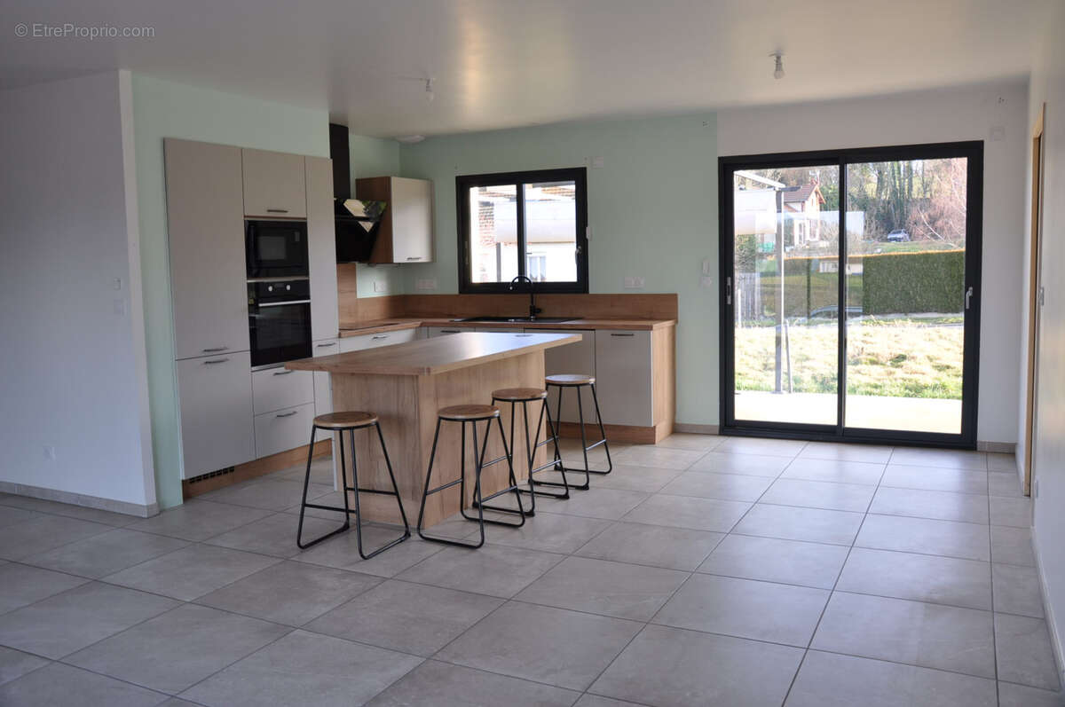 Maison à LE MAYET-DE-MONTAGNE