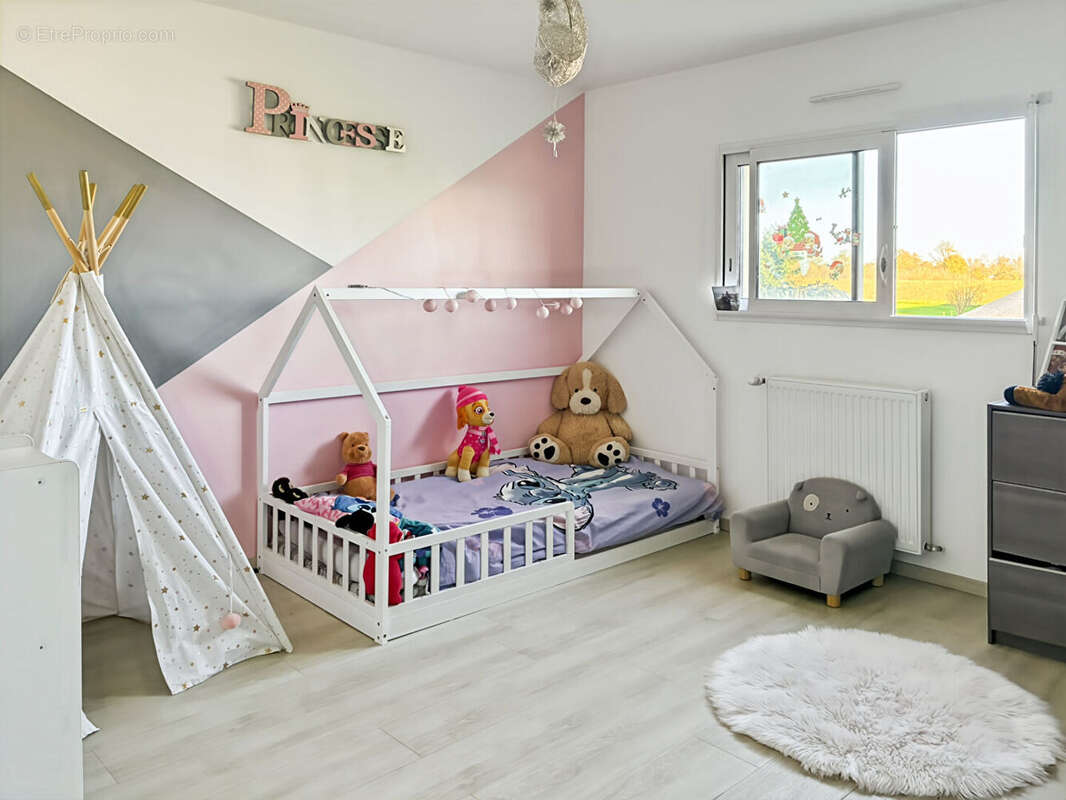 Maison à MEZIERES-SUR-COUESNON