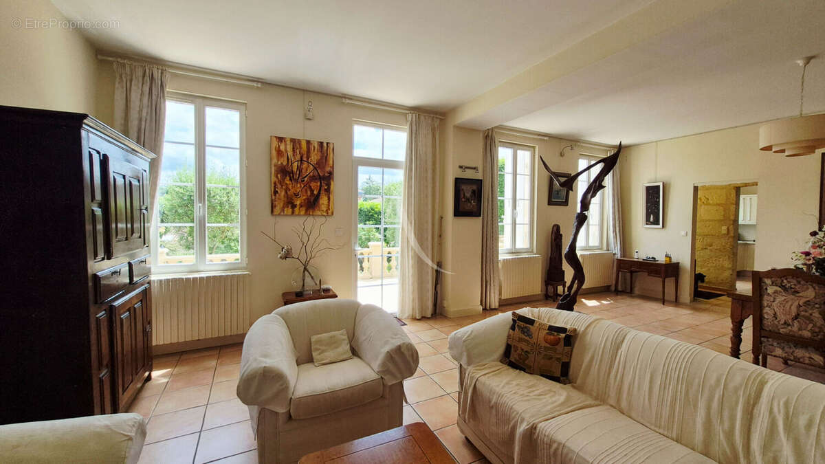 Maison à SAINTES
