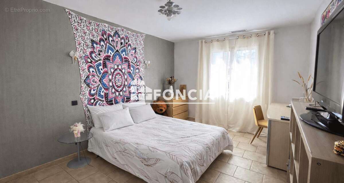 Maison à MONTAREN-ET-SAINT-MEDIERS