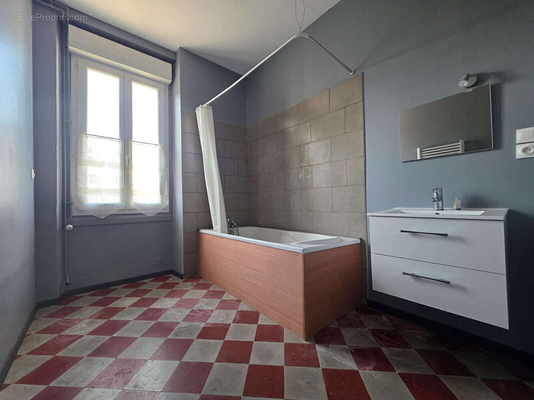 Maison à SAINT-GENIX-SUR-GUIERS