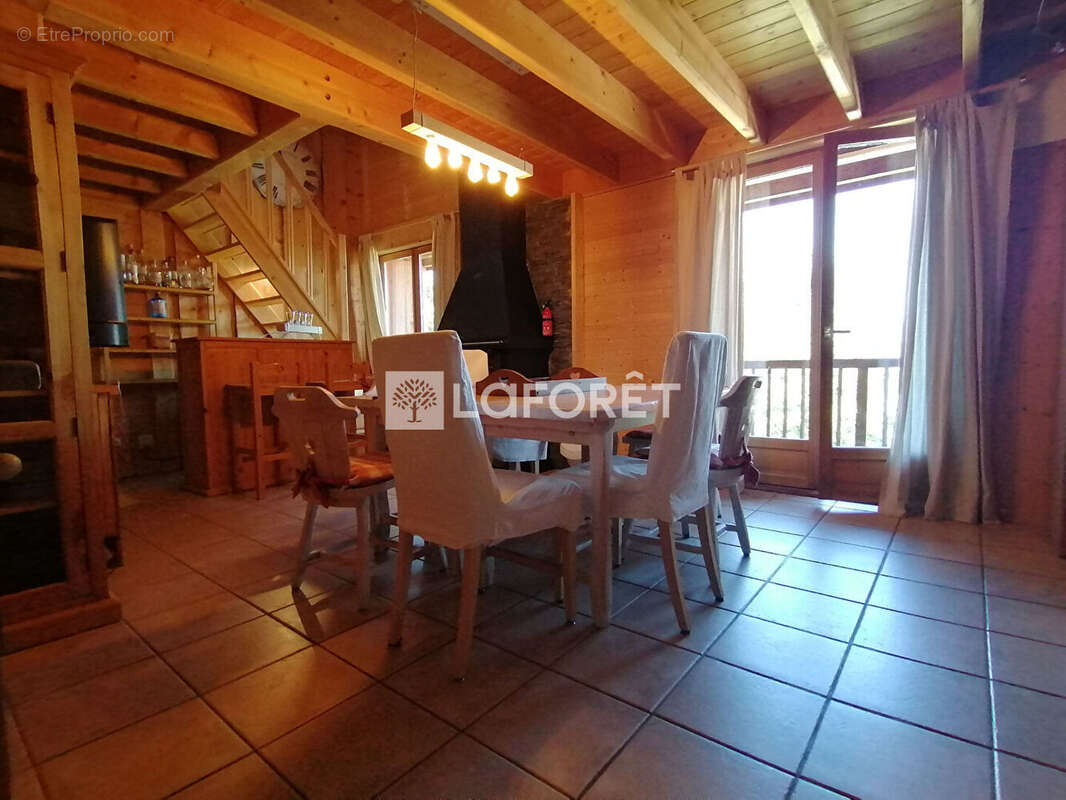 Appartement à LES CHAPELLES