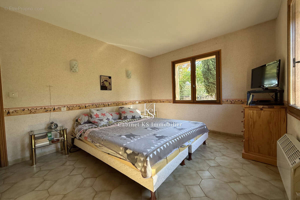 Maison 5 pièces 120 m² à vendre à Nans-Les-Pins (83860) - photo 5