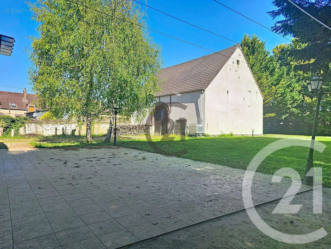 Maison 250 m² à Vulaines  - photo 2