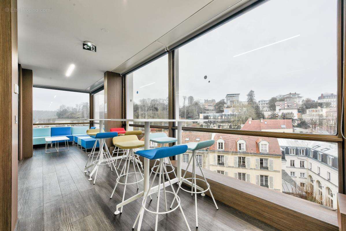 Commerce à SAINT-CLOUD