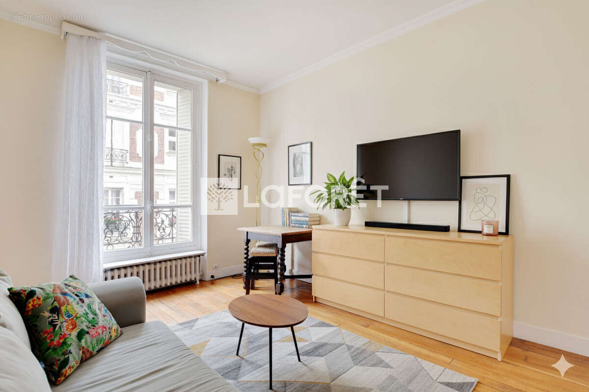 Appartement à PARIS-14E