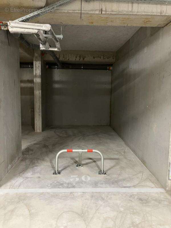 Parking à SAINT-PRIEST