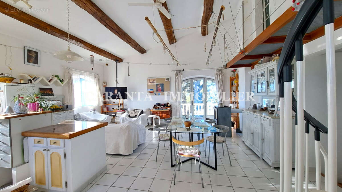 Maison à LA GARDE-FREINET