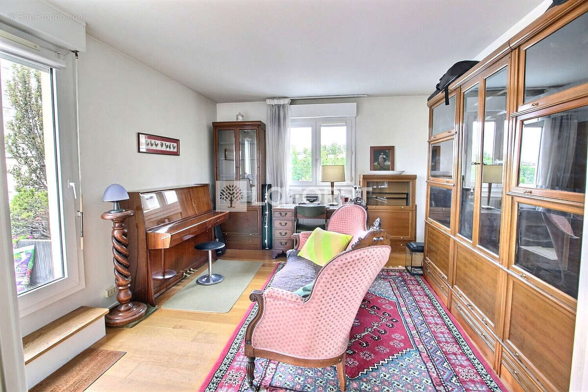 Appartement à VILLENEUVE-LA-GARENNE