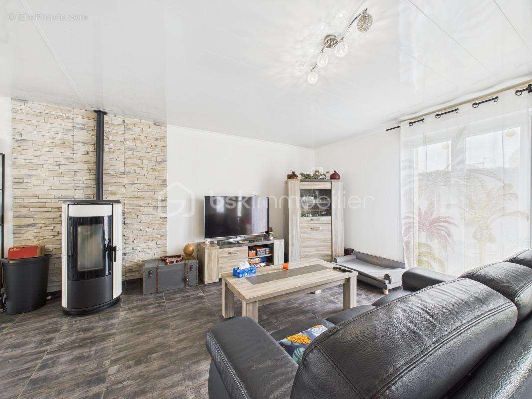 Maison à MEZIERES-SUR-COUESNON