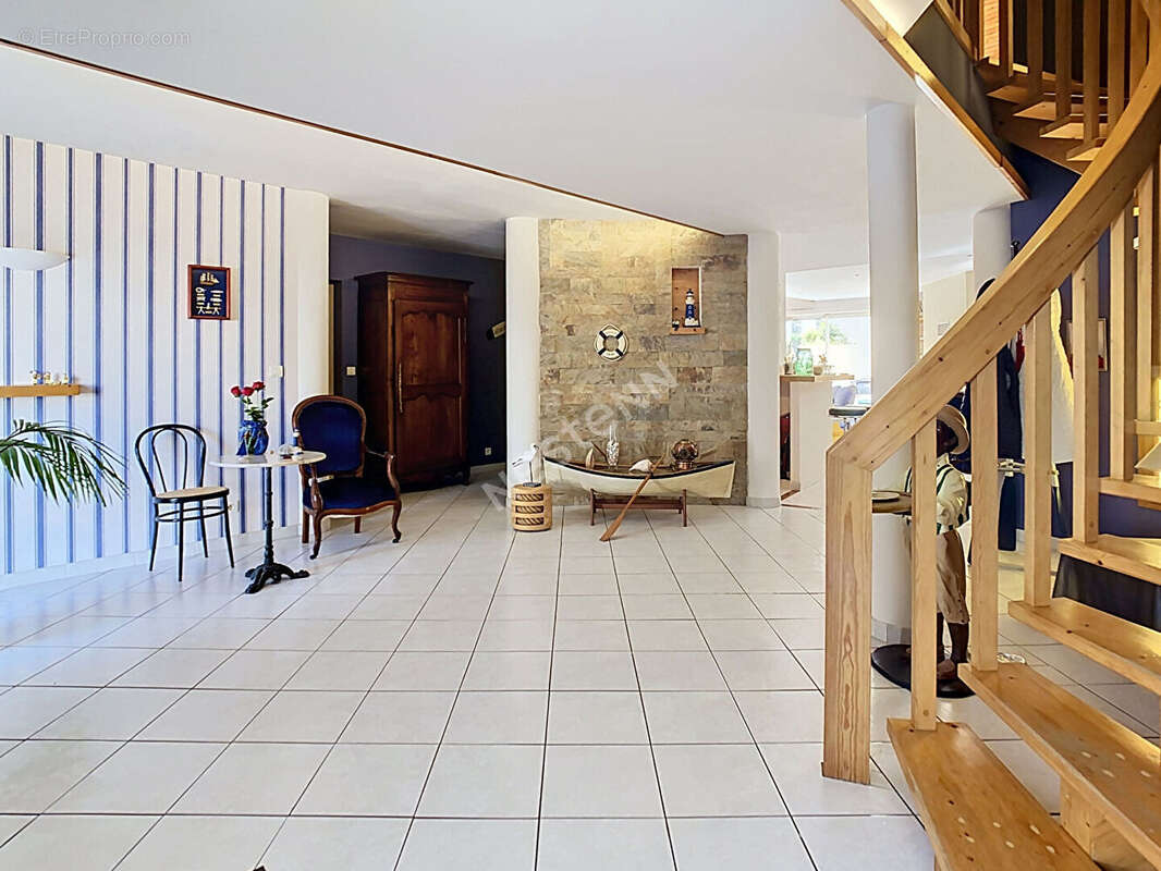 Maison à SAINT-MACAIRE-EN-MAUGES