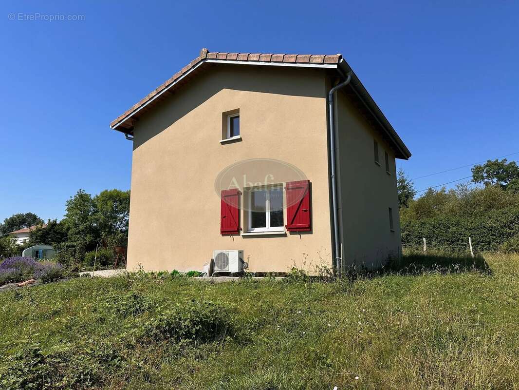 Maison à MONLEON-MAGNOAC
