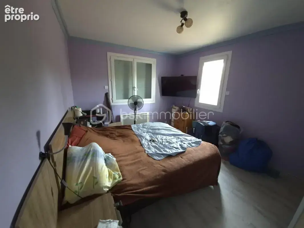 Maison familiale avec grand terrain, garage et dépendance - photo 17