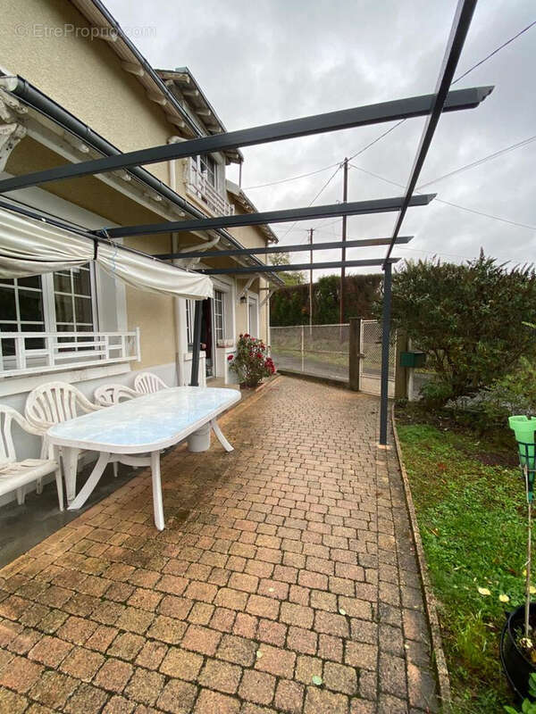 Maison à SAINT-CYRAN-DU-JAMBOT