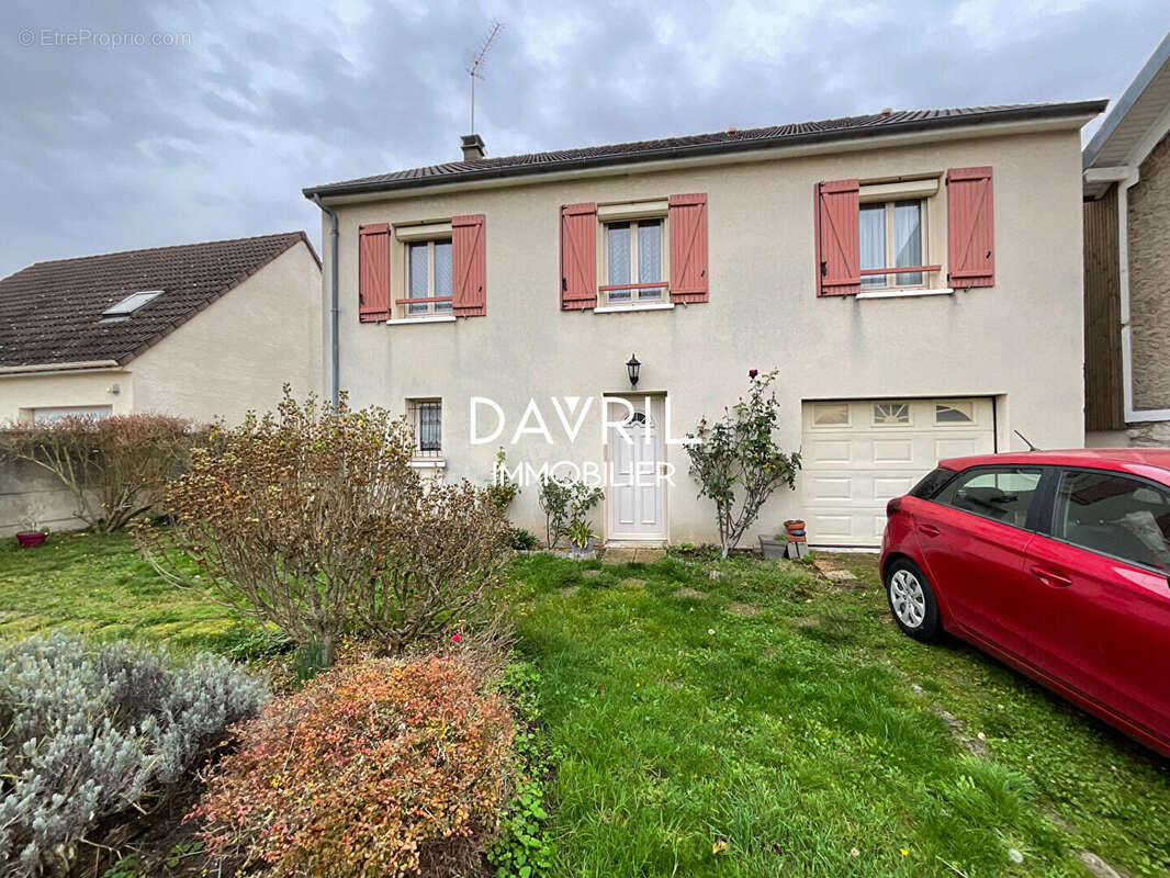 Maison à MAURECOURT