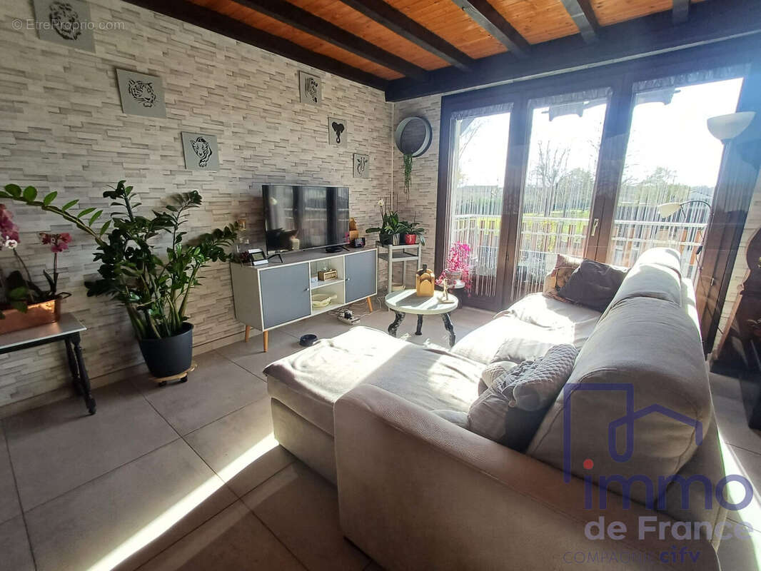 Maison à VEAUCHETTE